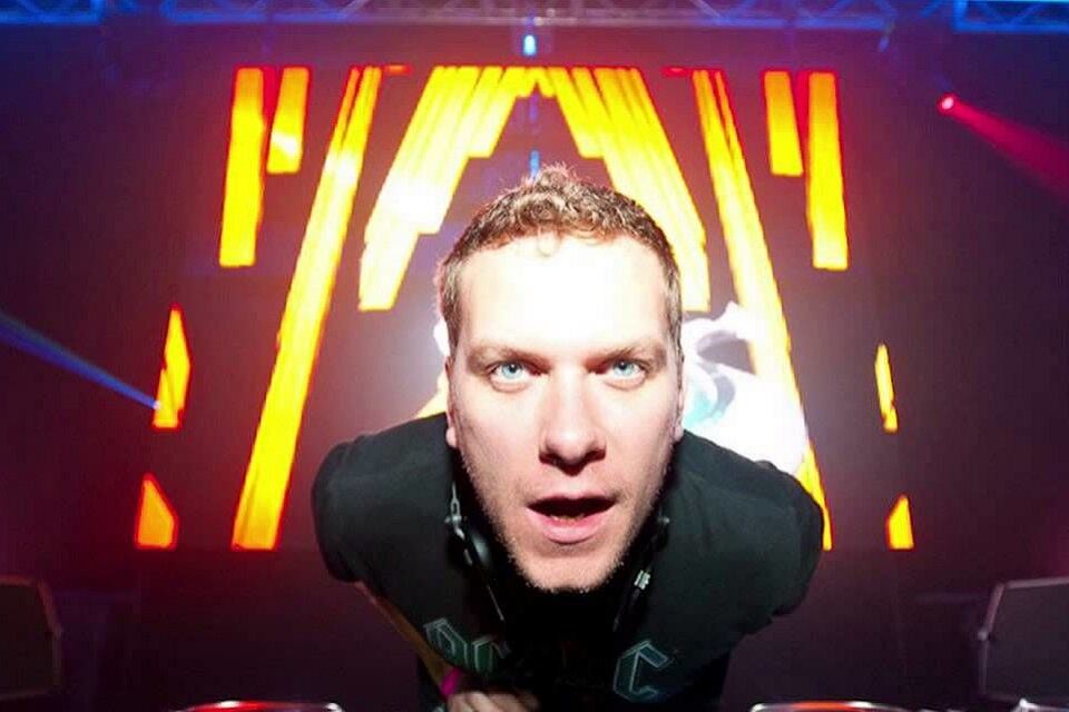 Marzo en bandeja: llegan John Askew (foto) y Astrix a Groove, Loco Dice a la PM Open Air Music y Danny Howell a Jet BA.