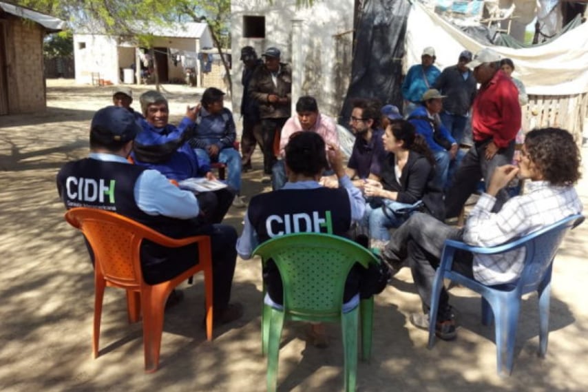 Una de las tantas reuniones en territorio, en el proceso legal