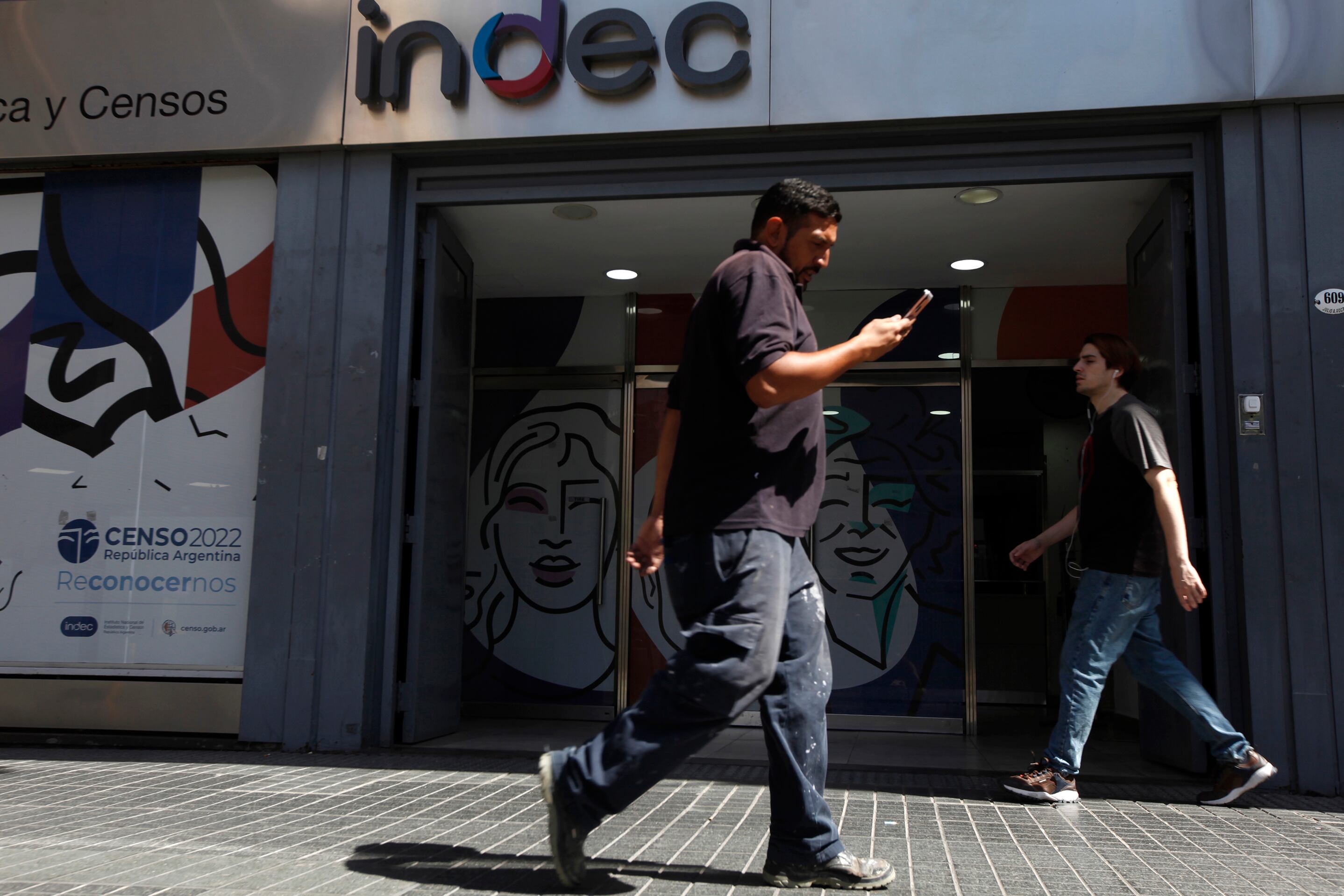 La telefonía celular fue uno de los rubros que empujó el índice oficial.