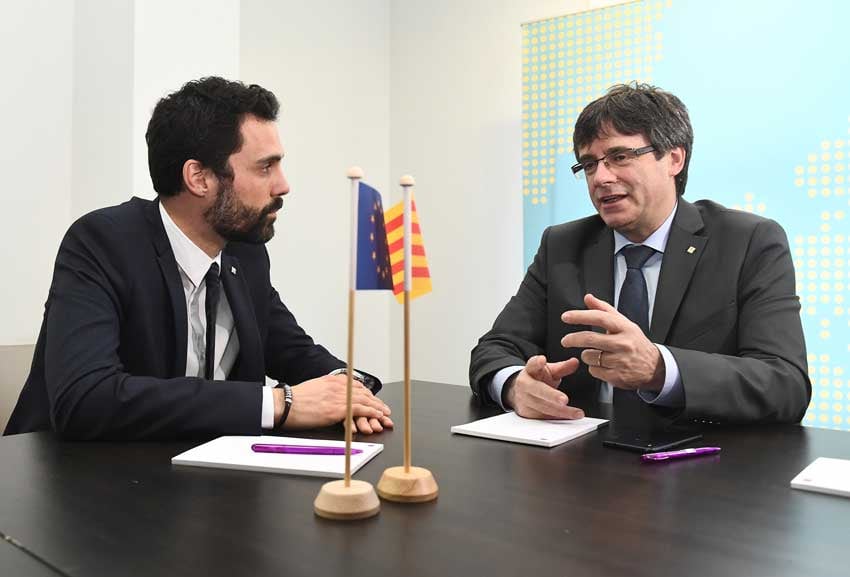 Puigdemont (derecha), reunido con Torrent en Bruselas la semana pasada.