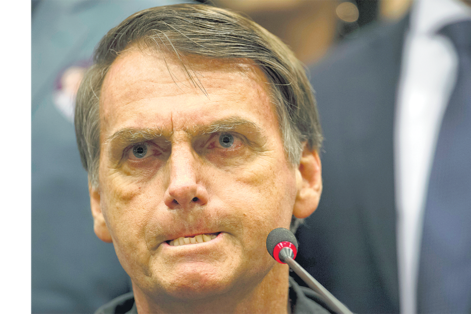 El presidenciable favorito para el ballottage, Jair Bolsonaro, llegó hasta el grado de capitán.