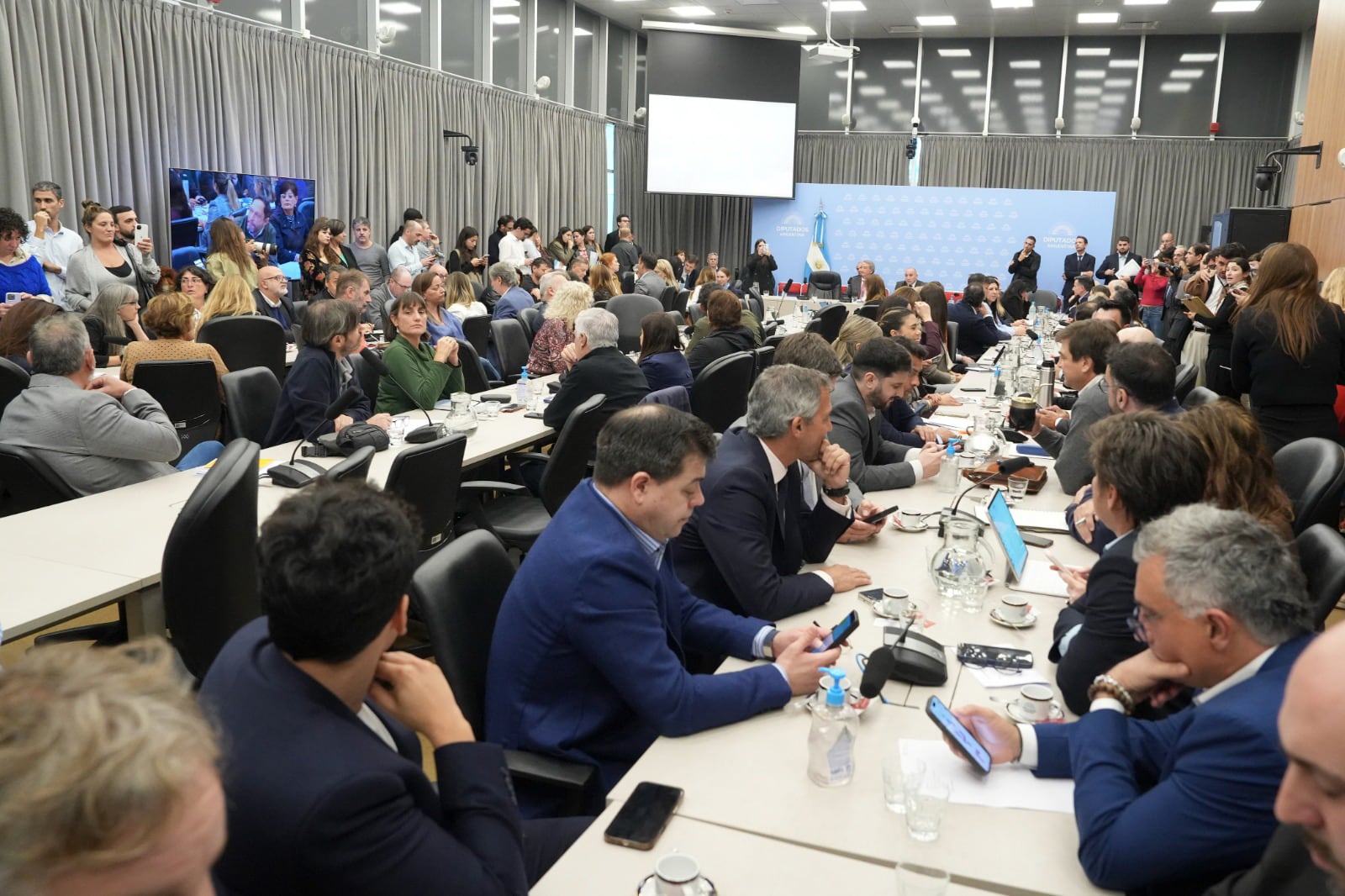 Exposición de gobernadores y ministros por glaciares en congreso