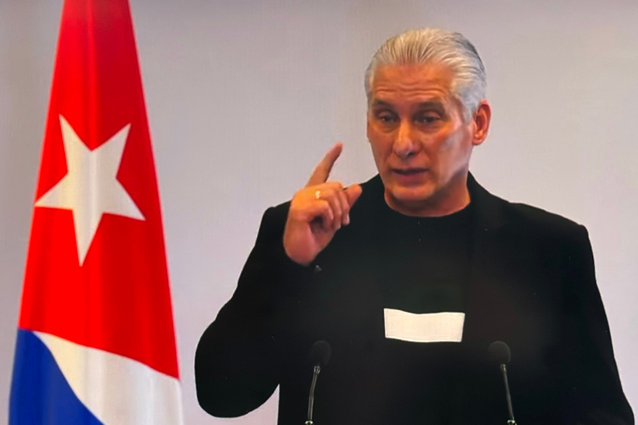 AME2189. LA HABANA (CUBA), 05/02/2026.- Captura de pantalla tomada de una transmisión de la Presidencia de Cuba, del mandatario Miguel Díaz-Canel, hablando este jueves, en La Habana (Cuba). Díaz-Canel aseguró en una inusual comparecencia televisada que su Gobierno prepara un plan de "desabastecimiento agudo de combustible" ante las presiones de EE.UU. EFE/ Presidencia de Cuba /SOLO USO EDITORIAL/NO VENTAS/SOLO DISPONIBLE PARA ILUSTRAR LA NOTICIA QUE ACOMPAÑA (CRÉDITO OBLIGATORIO)