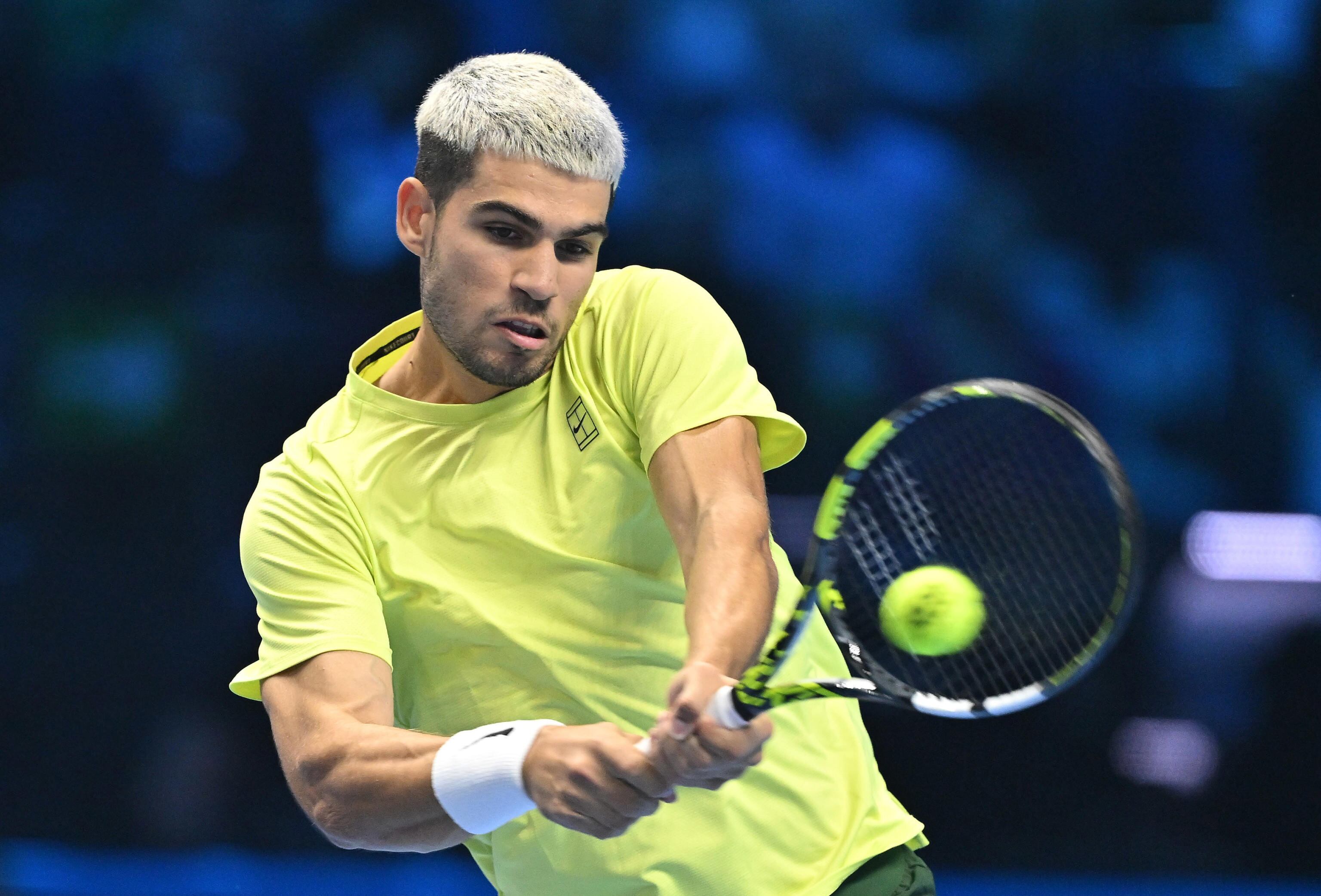 Turin (Italy), 13/11/2025.- Carlos Alcaraz of Spain in action against Lorenzo Musetti of Italy during their Men's Singles Round Robin tennis match at the ATP Finals in Turin, Italy, 13 November 2025. (Tenis, Italia, España) EFE/EPA/ALESSANDRO DI MARCO