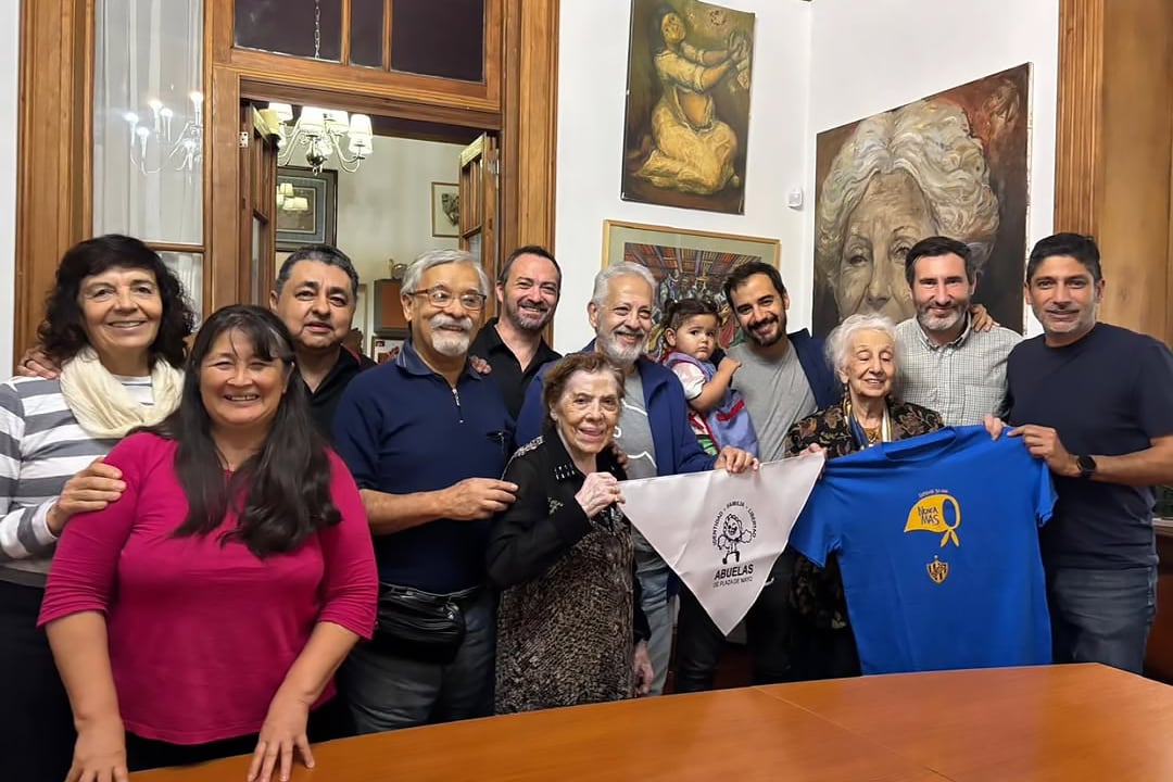 Abuelas de Plaza de Mayo