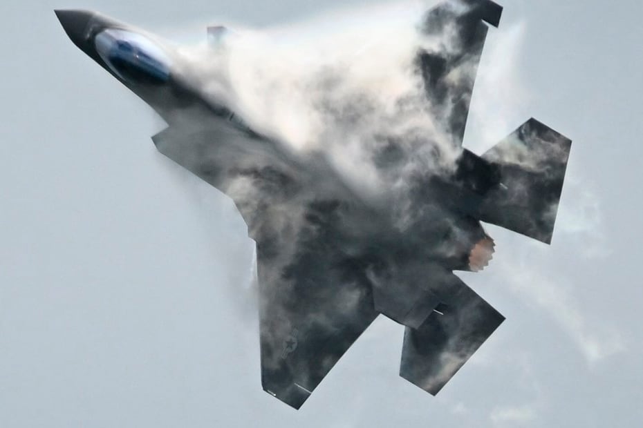 Irán dice haber alcanzado un caza de EE.UU.. Buscan a los pilotos. Foto: Ralf Hirschberger/ AFP Imagen: 1/4