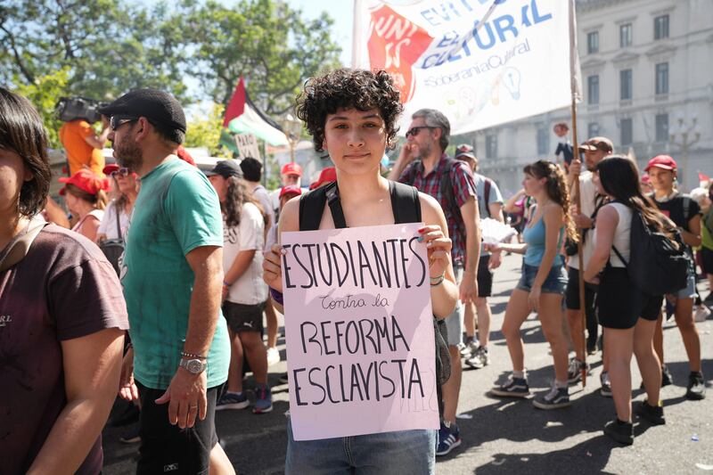 Jovenes en la marcha CGT 18/12/2025