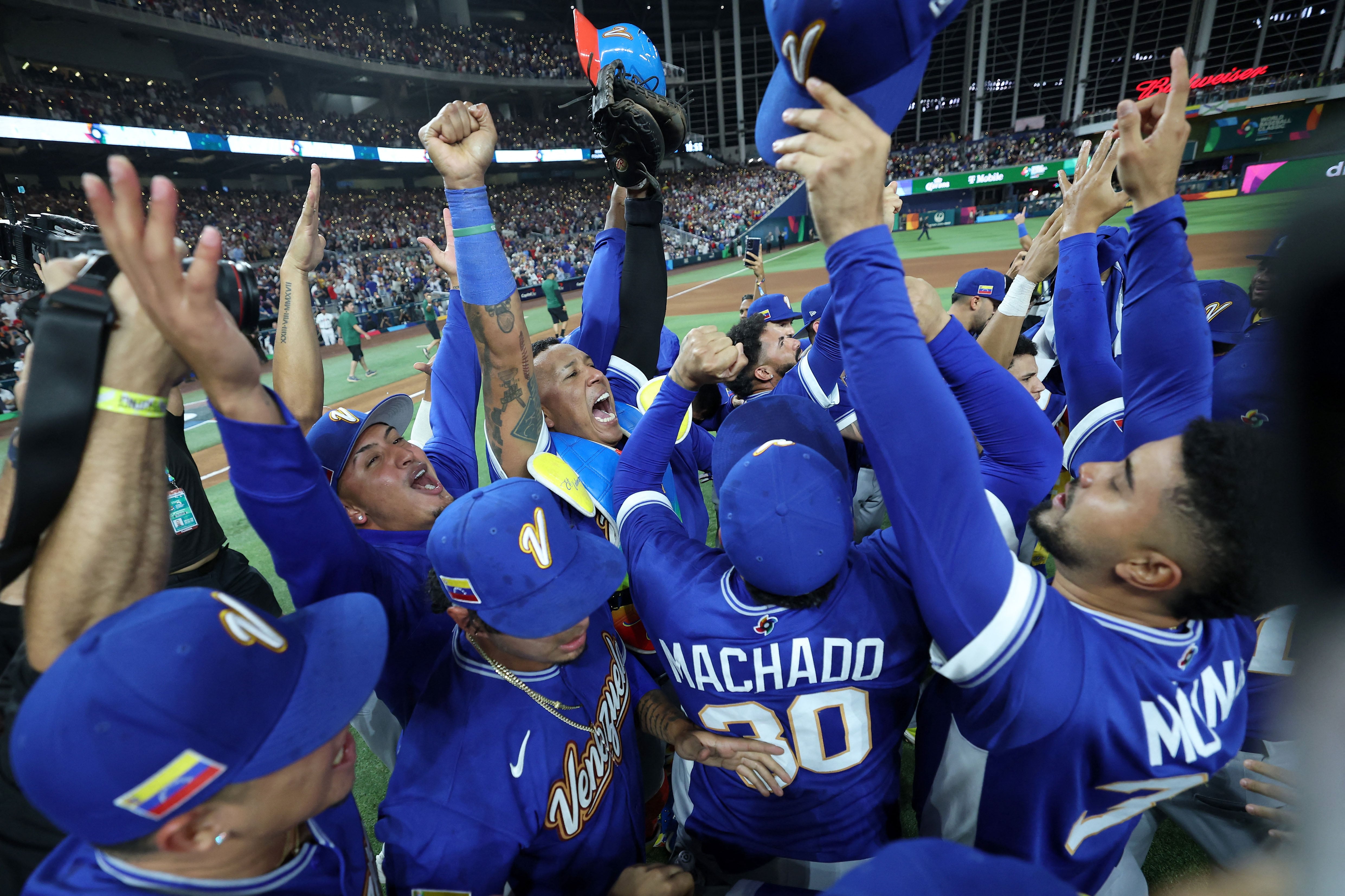 MIAMI, FLORIDA - MARCH 17: Members of Team Venezuela celebrate after the 3-2 victory against Team United States at loanDepot park on March 17, 2026 in Miami, Florida. Al Bello/Getty Images/AFP (Photo by AL BELLO / GETTY IMAGES NORTH AMERICA / Getty Images via AFP)