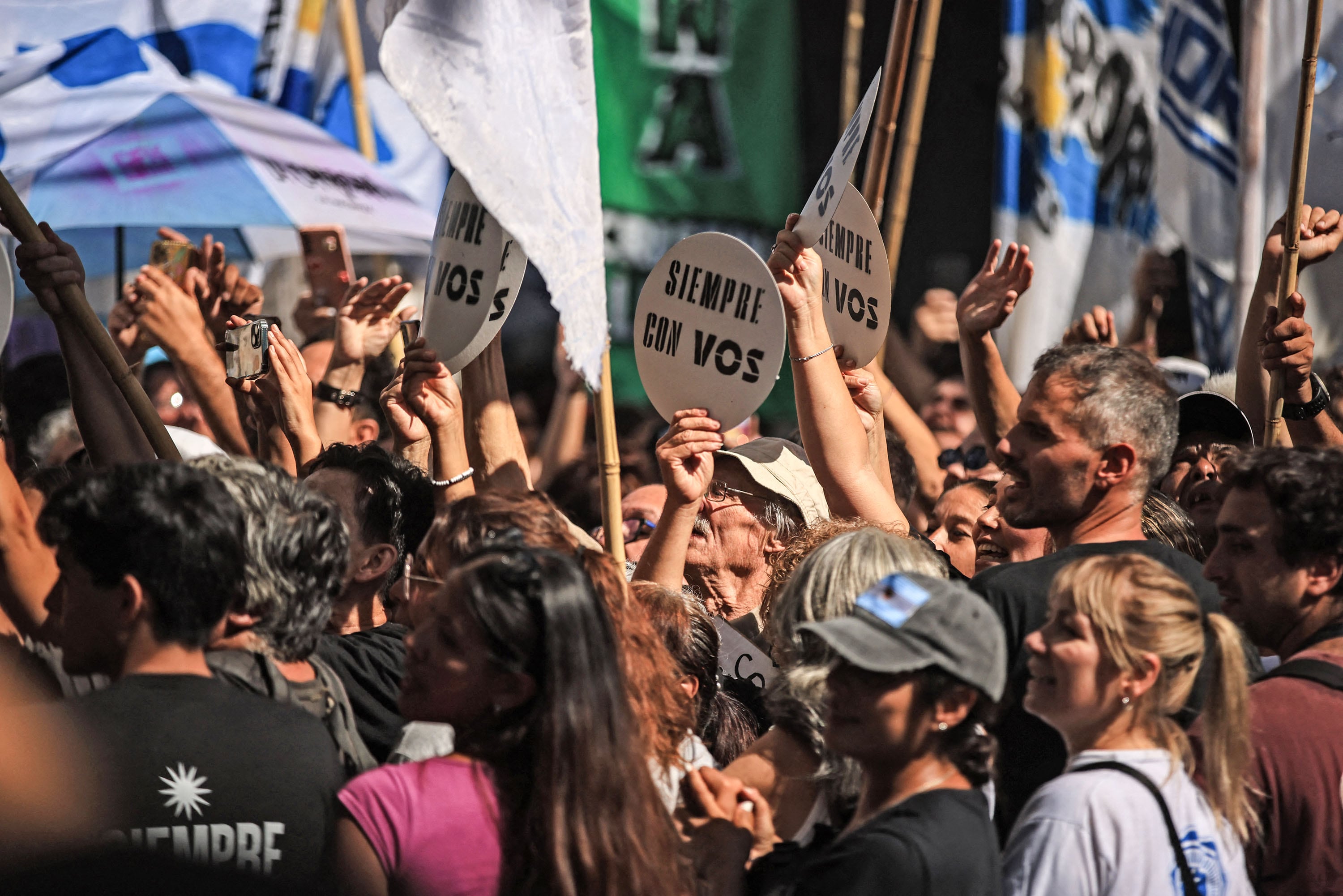 Apoyo a Cristina Kirchner en frente a su departamento 17/03/26