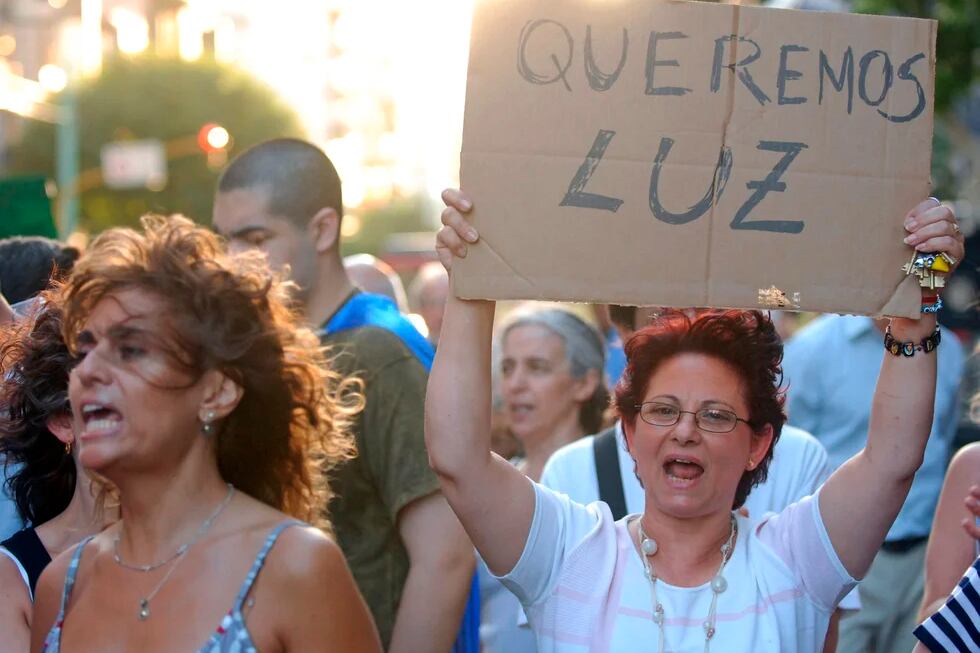 Masivo brindis de Año Nuevo a oscuras