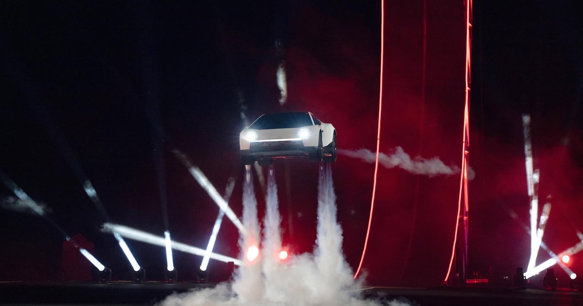 Elon Musk presentó su versión de auto volador: “No es necesariamente óptimo en seguridad”