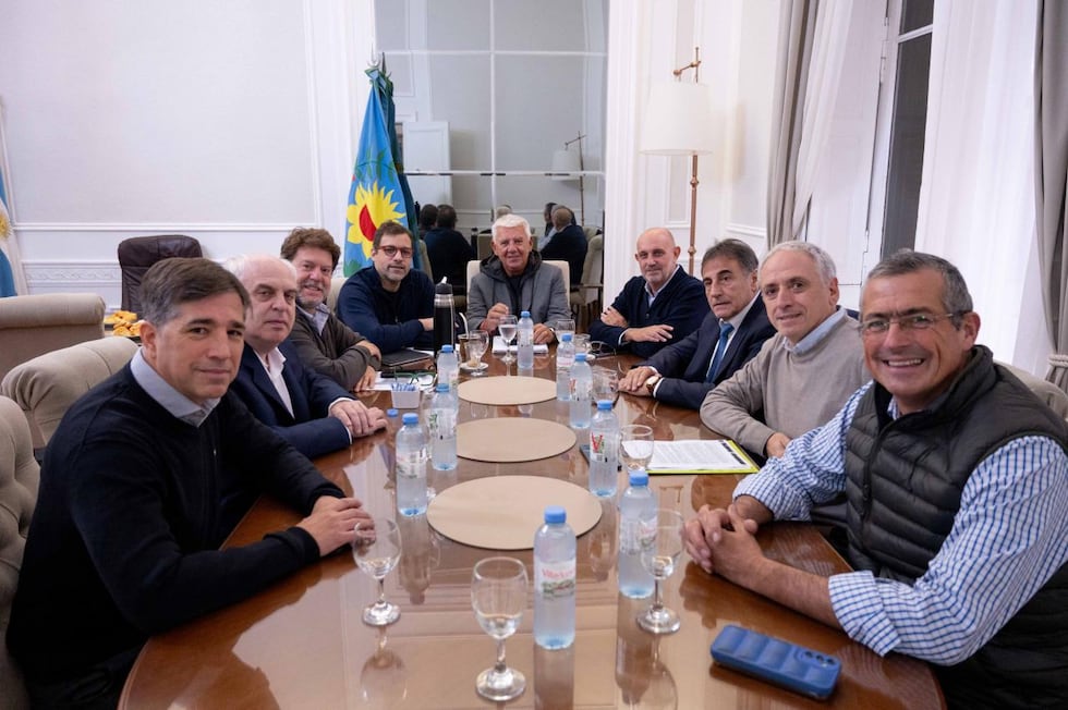 Una comitiva de intendentes llevó a la Legislatura el reclamo por ...