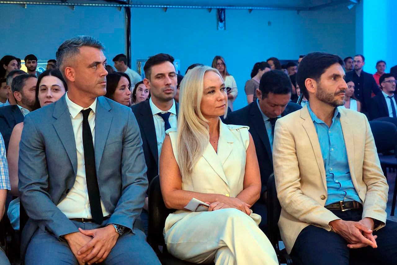 el gobernador de la provincia de Santa Fe, Maximiliano Pullaro, y la fiscal general, María Cecilia Vranicich, presentaron este viernes la nueva Unidad Fiscal Especial de Microtráfico