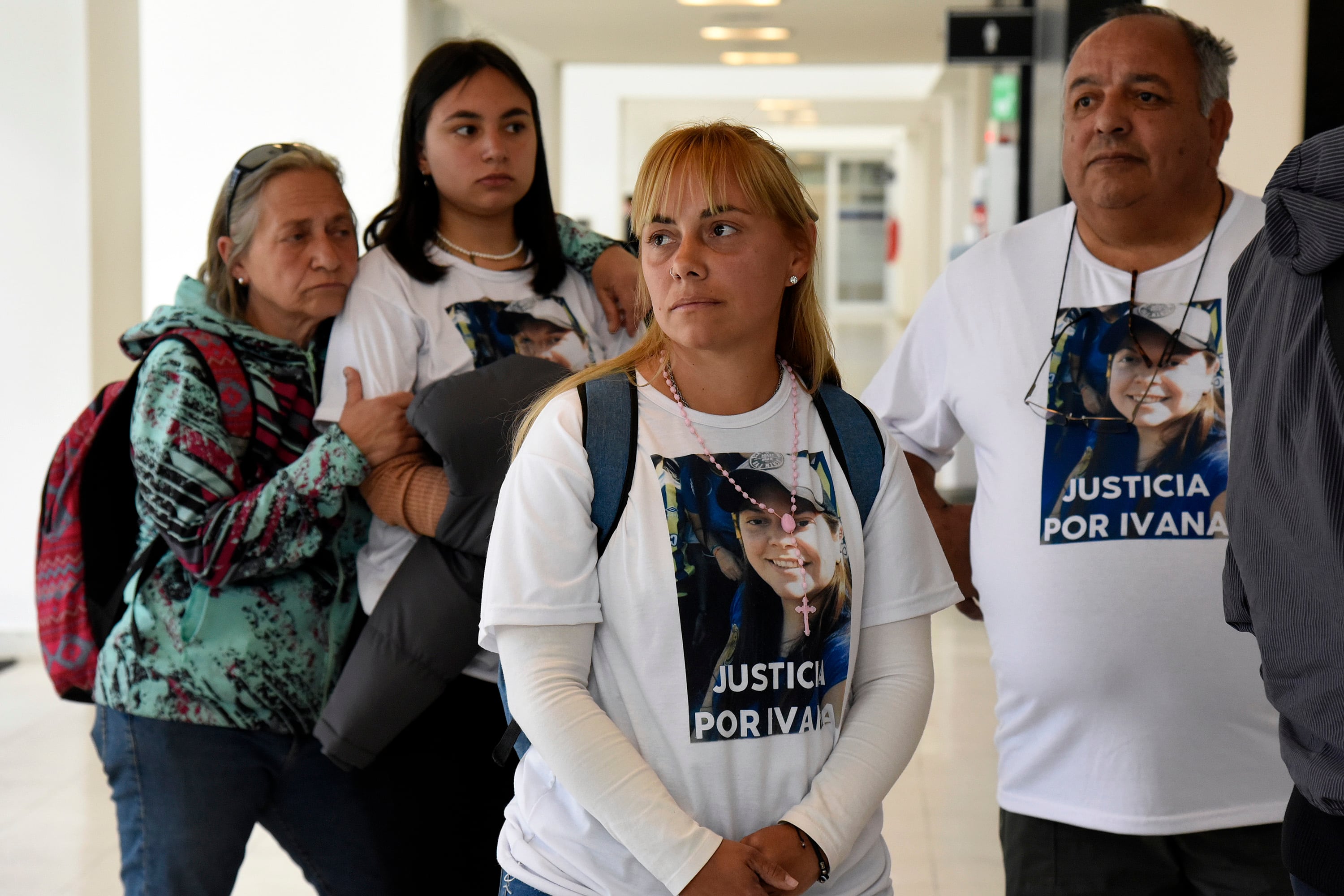 Centro de justicia penal
Audiencia judicial imputativa a Ariel Cabrera por el homicidio de Ivana Garcilazo con una piedra despues del clasico rosario central newells
Familiares y amigos se manifiestan en la puerta del tribunal