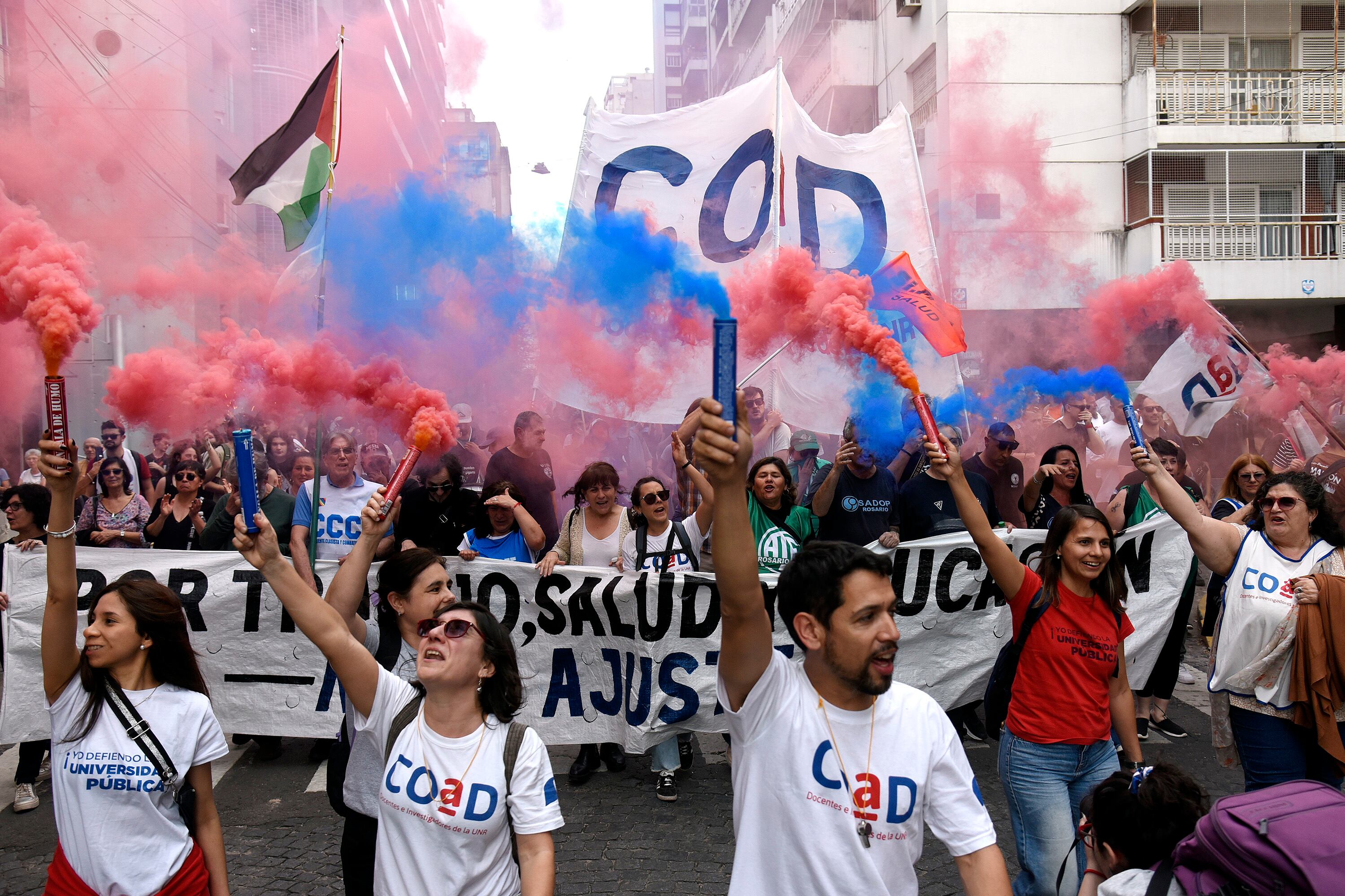 marcha federal universitaria en Rosario mientras la camara de diputados aprueba la insistencia de la ley de financiamiento educativo