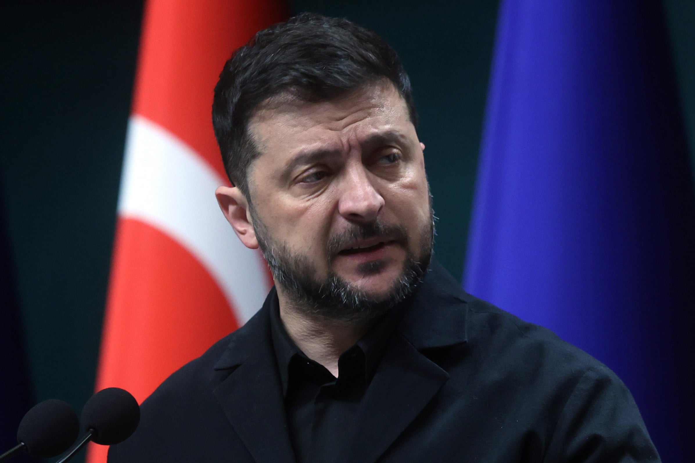 ANKARA (Turkey), 19/11/2025.- Ukrainian President Volodymyr Zelensky and Turkish President Recep Tayyip Erdogan (not pictured) hold a press conference after their meeting at the Presidential Palace in Ankara, Turkey, 19 November 2025. (Turquía, Ucrania) EFE/EPA/NECATI SAVAS