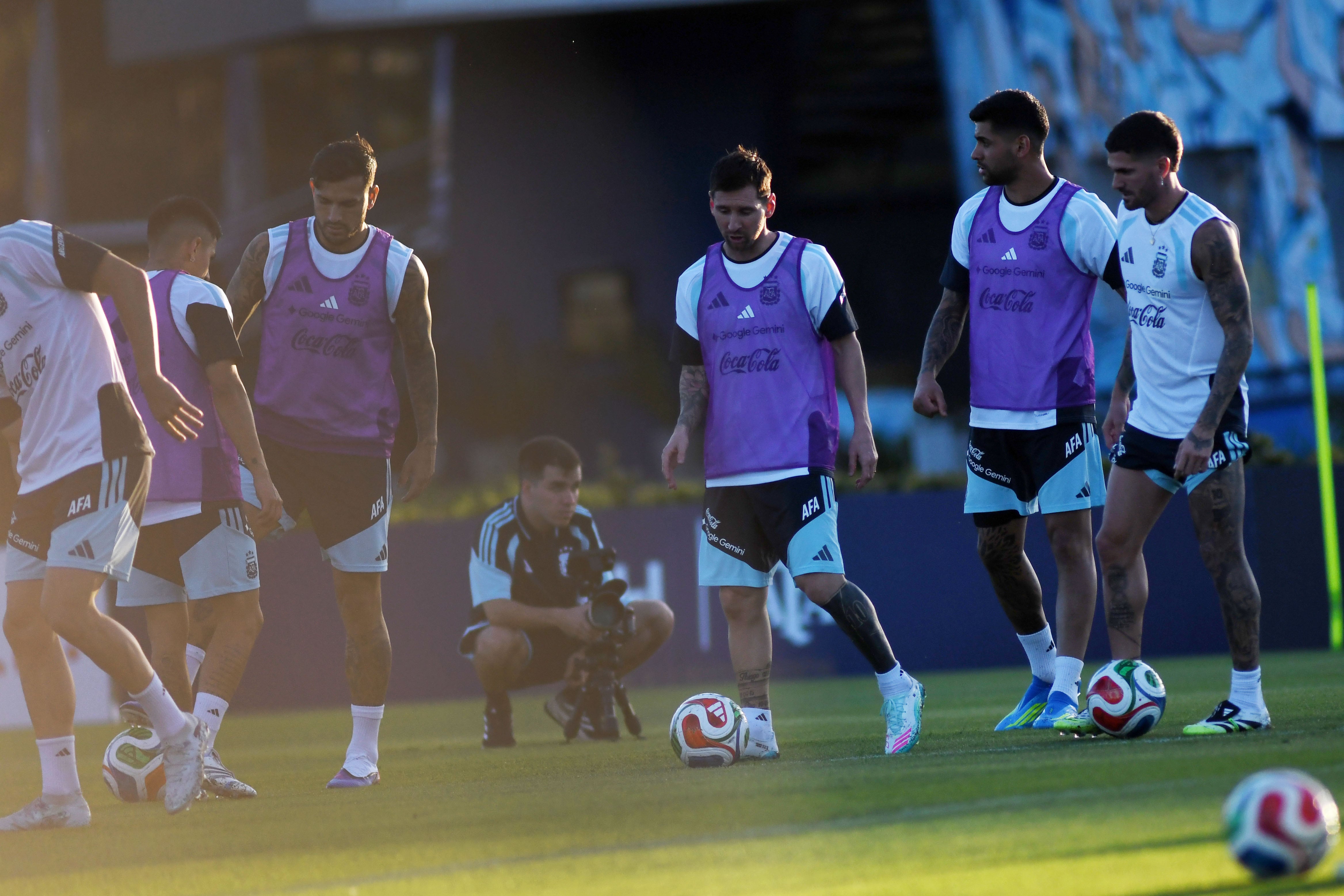 FOTO JULIO MARTIN MANCINI 
   mundial 2026   ezeiza   seleccion   argentina    messi    de paul   cuti romero   paredes