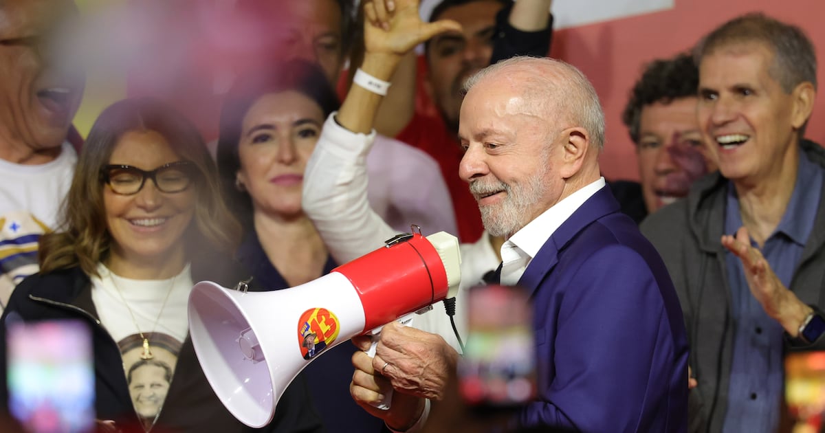 Lula ya trabaja para remontar la mínima ventaja de Bolsonaro