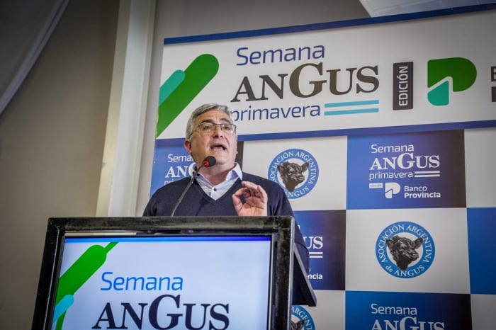 Javier Rodriguez en la apertura de la 47ª Exposición Nacional Angus de Primavera y 26ª Exposición Nacional del Ternero Angus, en Cañuelas.