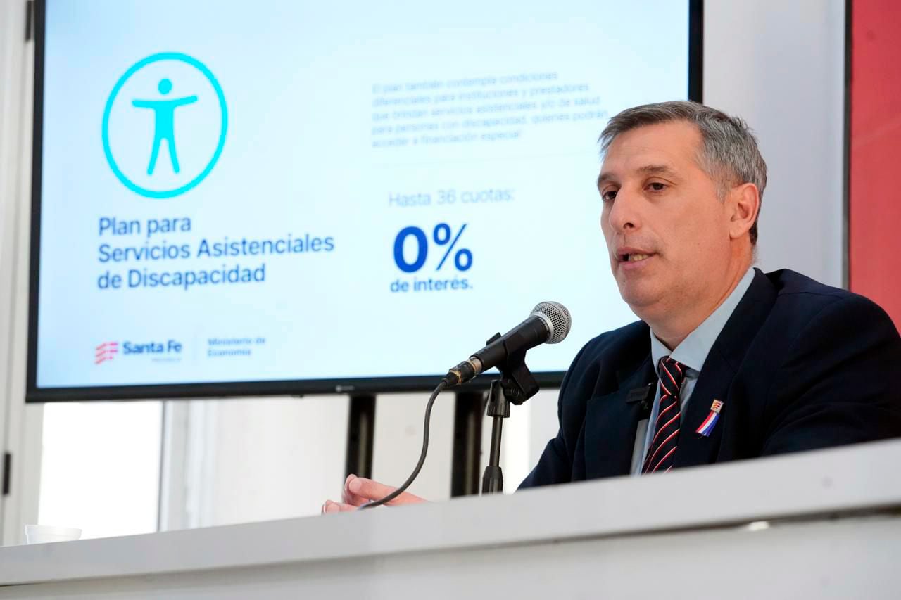 Pablo Olivares ministro de economia santa fe