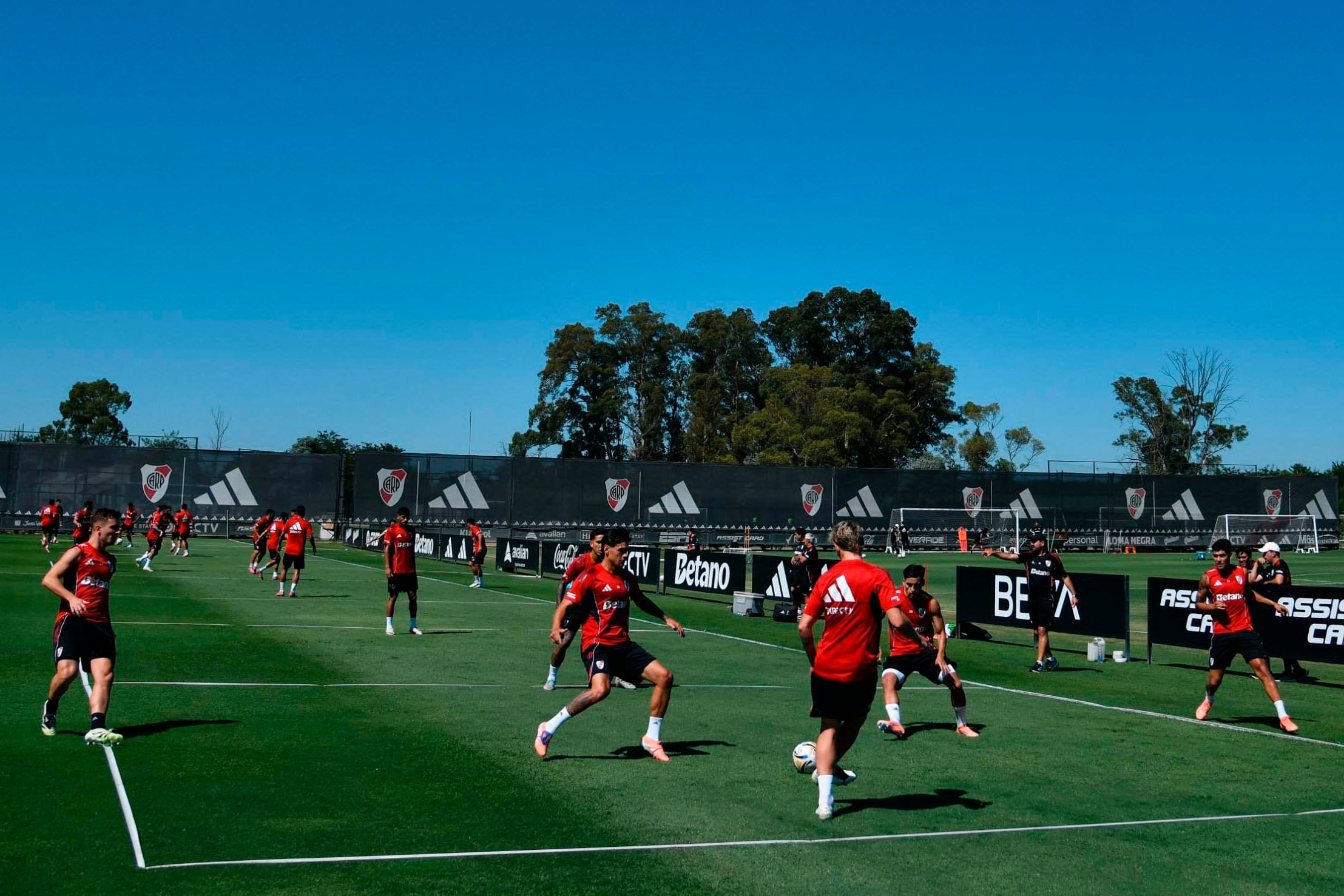 FOTO PRENSA RIVER 
    river  entrenamiento