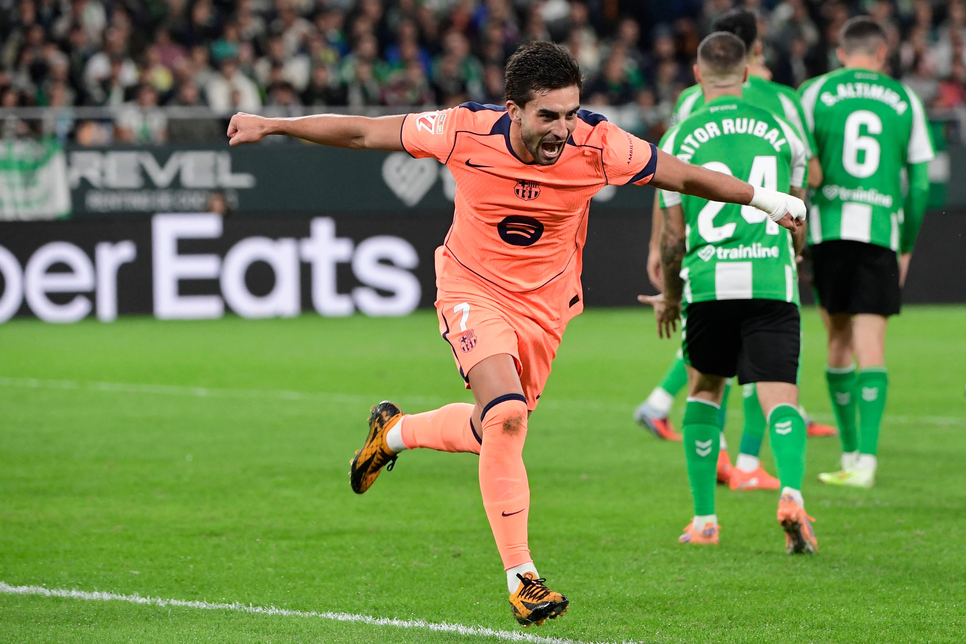 Barcelona's Spanish forward #07 Ferran Torres celebrates scoring his team's second goal during the Spanish league football match between Real Betis and FC Barcelona at Benito Villamarin Stadium in Seville on December 6, 2025. (Photo by CRISTINA QUICLER / AFP)