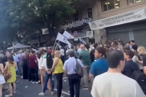 Trabajadores judiciales en contra de la reforma laboral: paro y toma de la sede de la Justicia Nacional del Trabajo