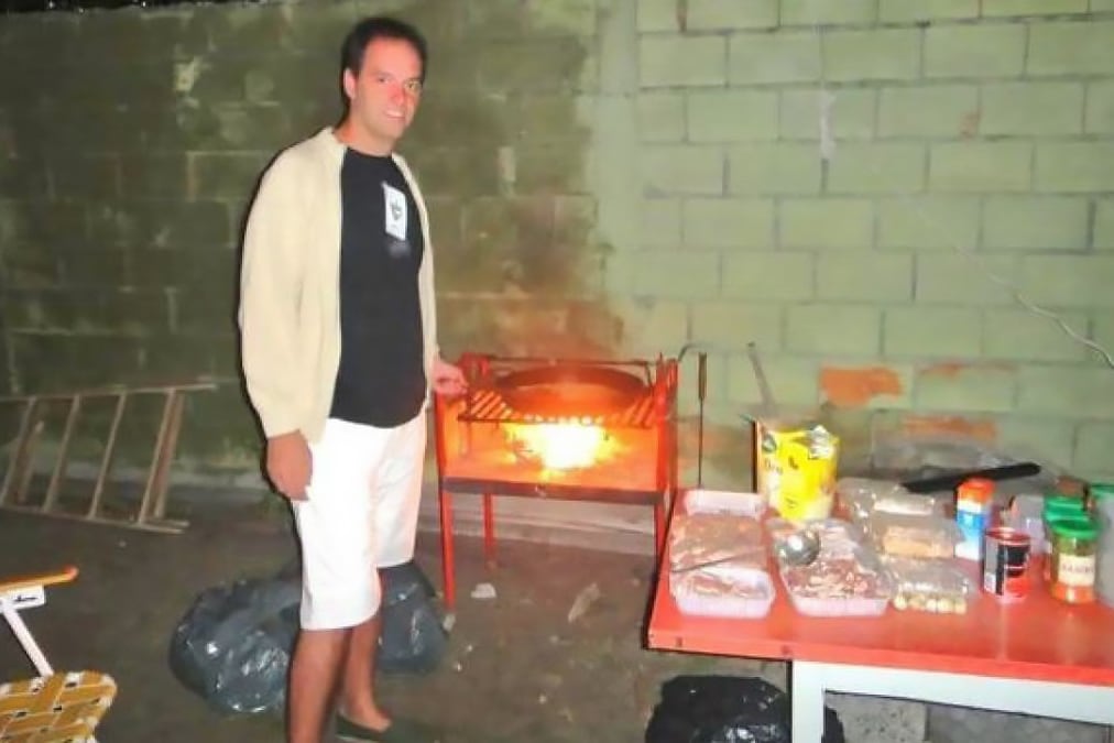 Manuel Adorni, parrilla