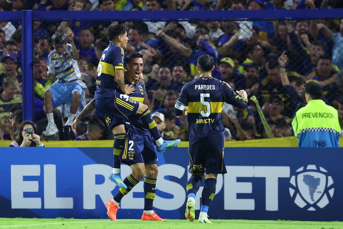Boca Juniors' defender #02 Lautaro Di Lollo (C) celebrates with teammates midfielder #36 Tomas Aranda and midfielder #05 Leandro Paredes