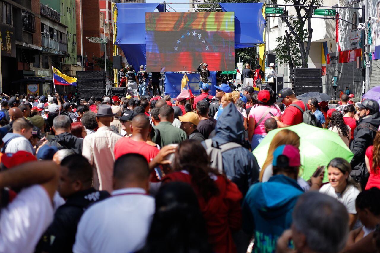 Manifestación de apoyo a Nicolás Maduro en Caracas, Venezuela
REMITIDA / HANDOUT por GOBIERNO DE VENEZUELA
Fotografía remitida a medios de comunicación exclusivamente para ilustrar la noticia a la que hace referencia la imagen, y citando la procedencia de la imagen en la firma
04/1/2026