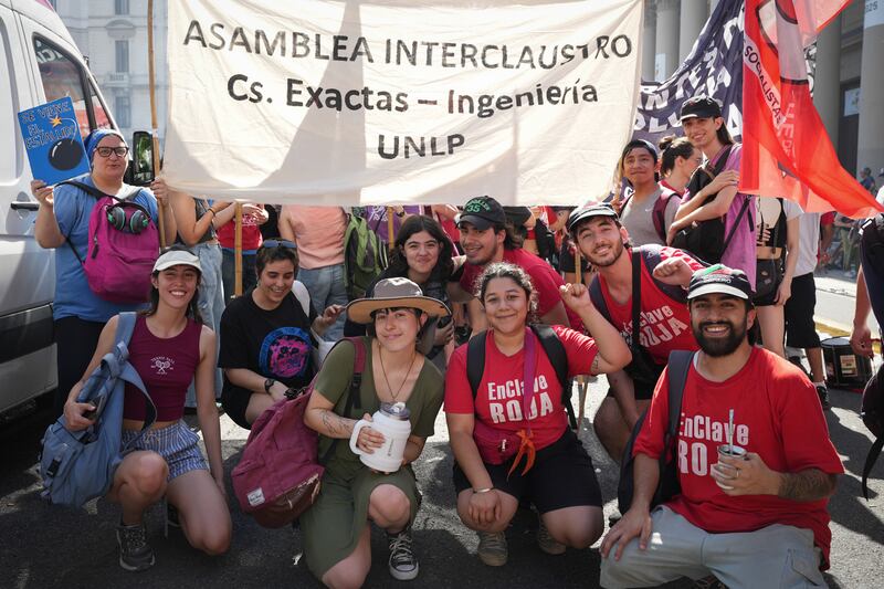Jovenes en la marcha CGT 18/12/2025