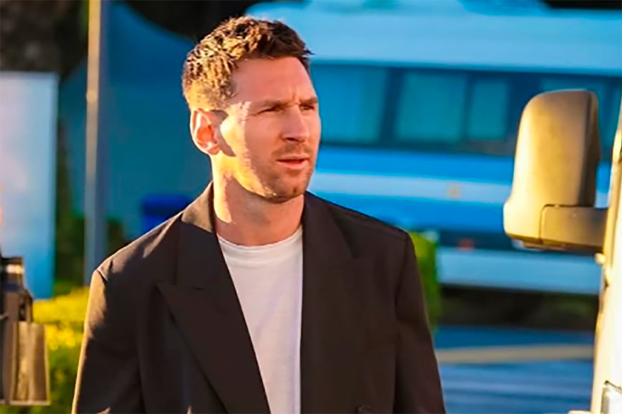REDES SOCIALES
    messi