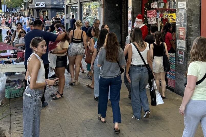 Gala de Vidrieras con Noche de los Regalos en La Plata