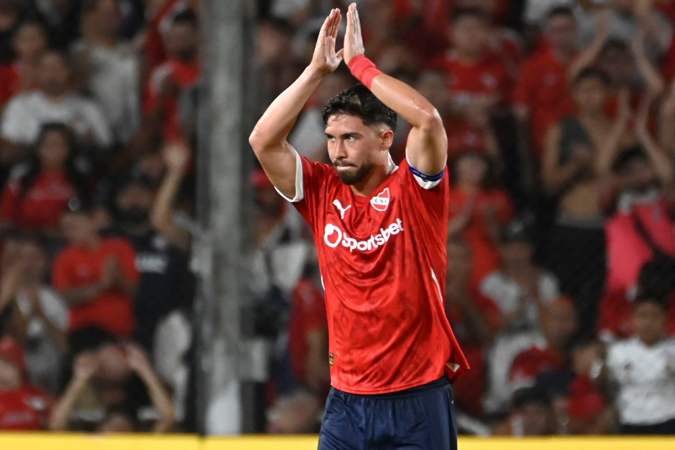 FOTOBAIRES 
    independiente  godoy cruz  felipe loyola