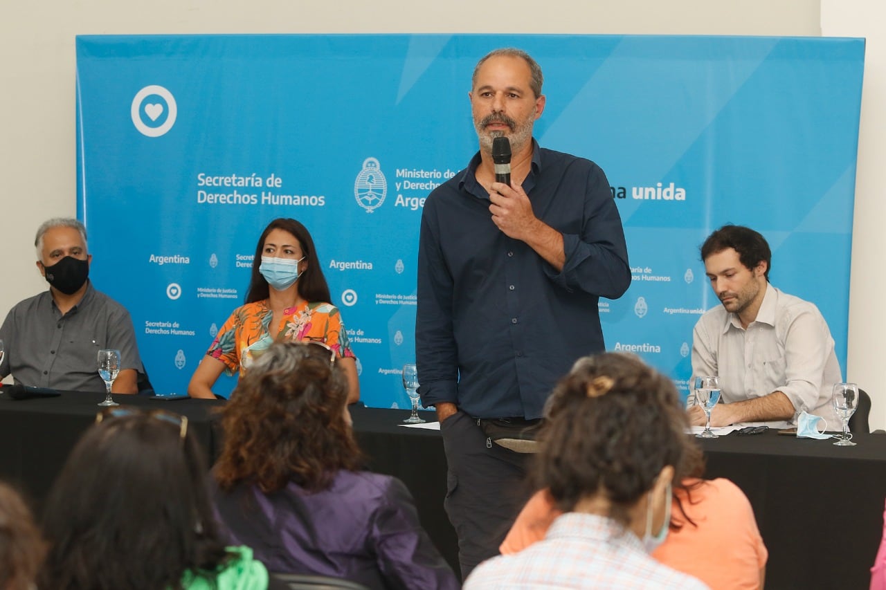 Marcelo Castillo, titular del Archivo Nacional de la Memoria, en el conversatorio previo.