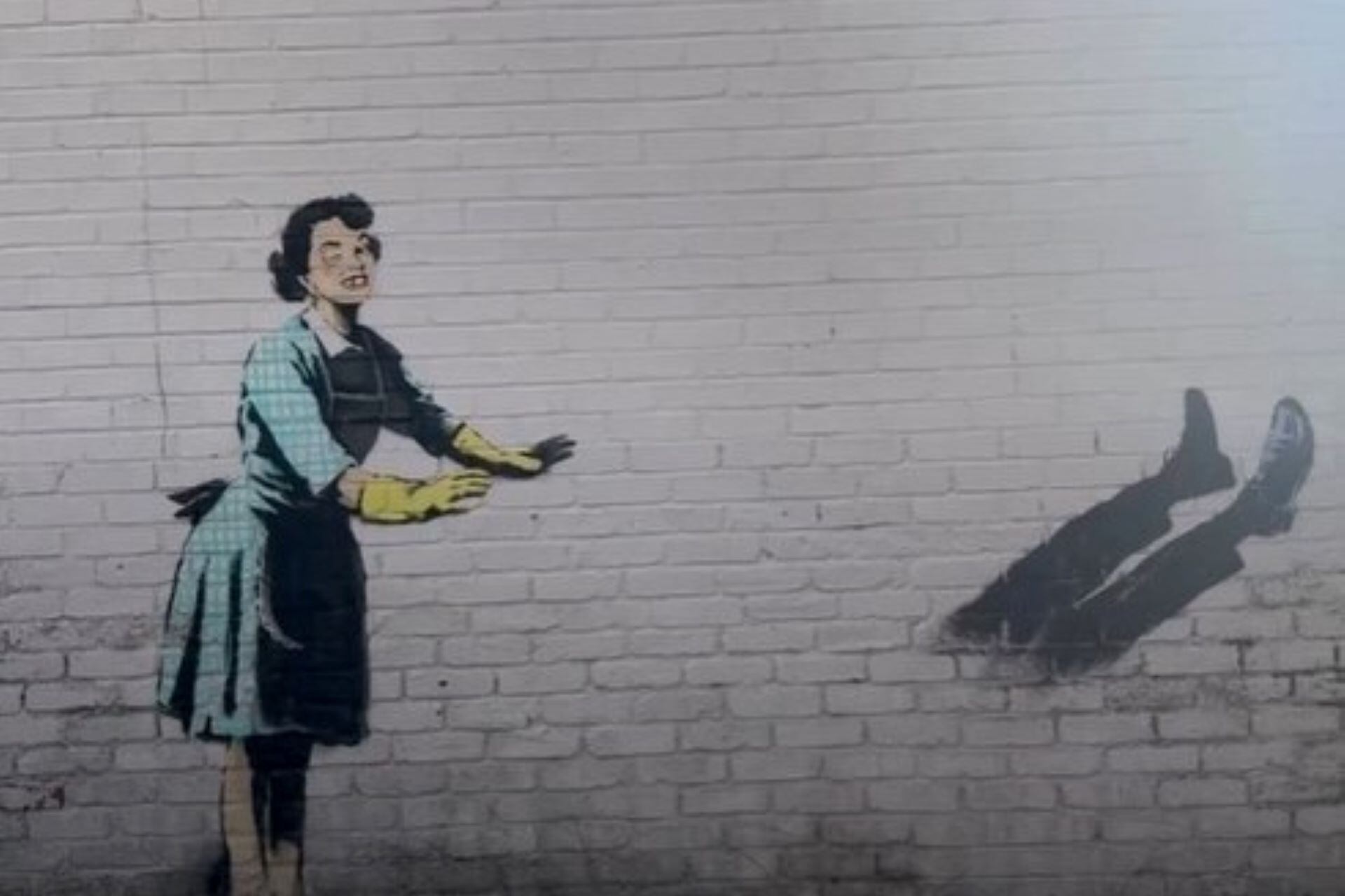 La obra de Banksy después de que se retirara el freezer que el artista callejero había incluido en su mural. Imagen: captura de video