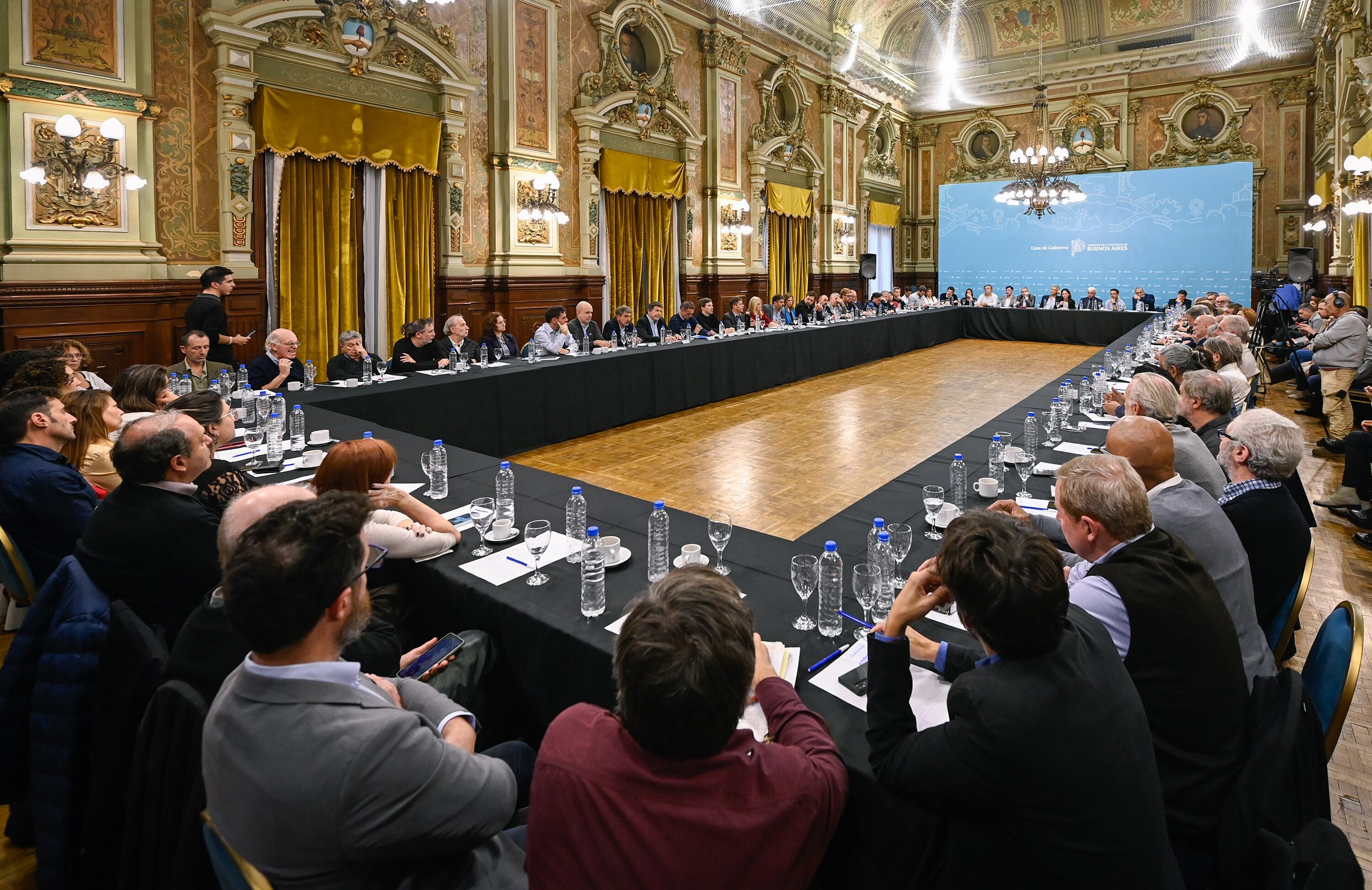 Más de 200 representantes universitarios se reunieron con la Provincia este martes. 