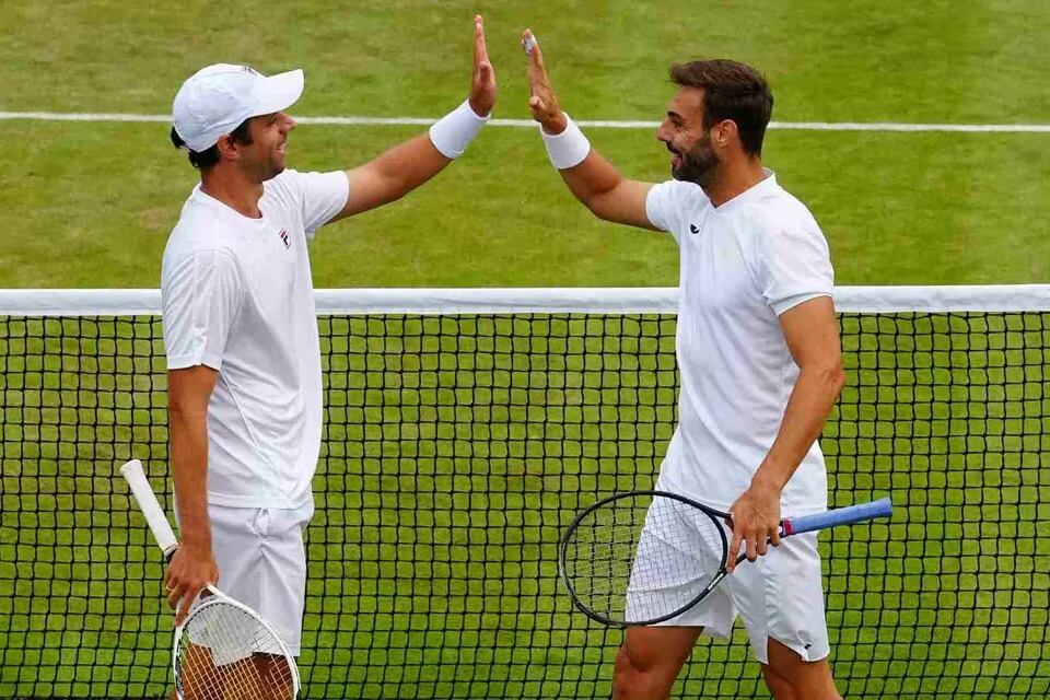 Zeballos y Granollers festeja el pasaje a las semifinales  de Wimbledon.