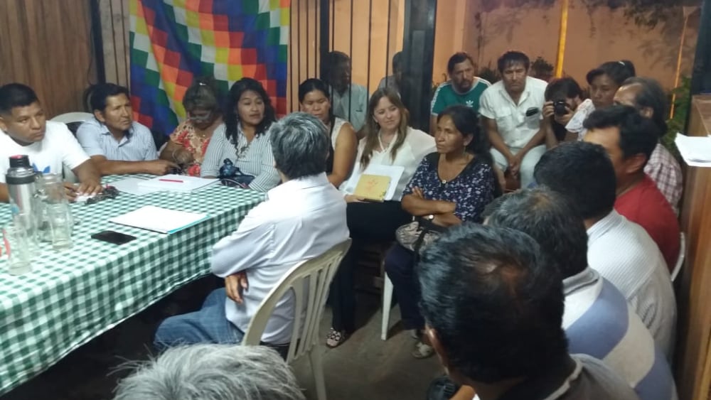 Una de las reuniones ayer, en Salta capital