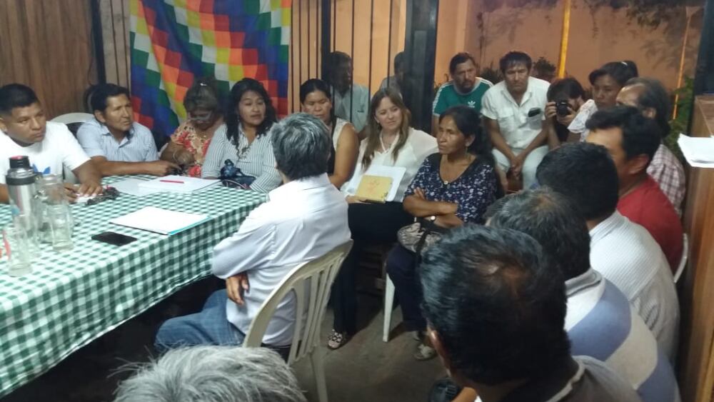Una de las reuniones ayer, en Salta capital