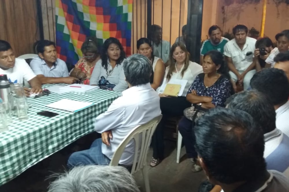 Una de las reuniones ayer, en Salta capital