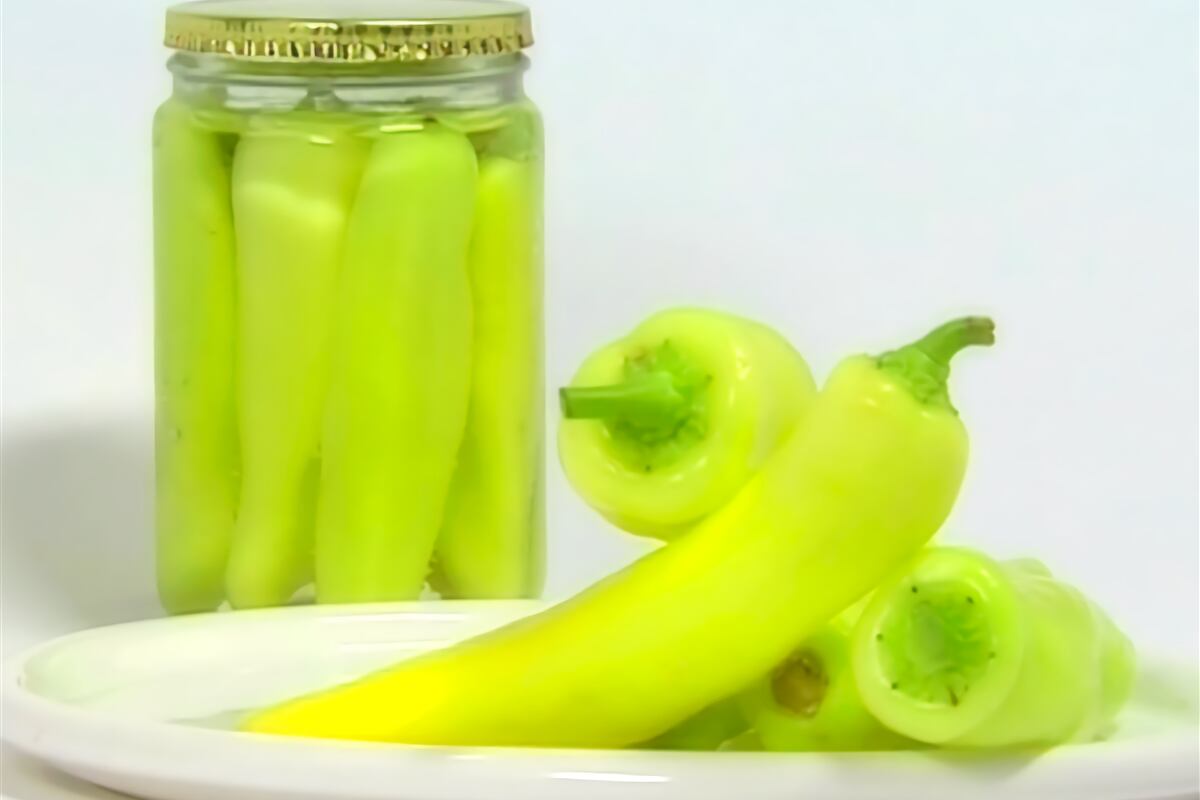 La Anmat prohibió unos ajíes en vinagre porque son ilegales.