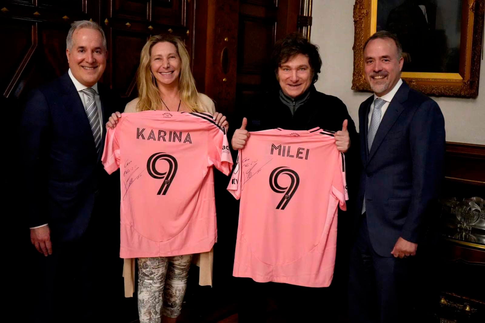 Los hermanos Mas Santos, dueños del Inter Miami, con los Milei