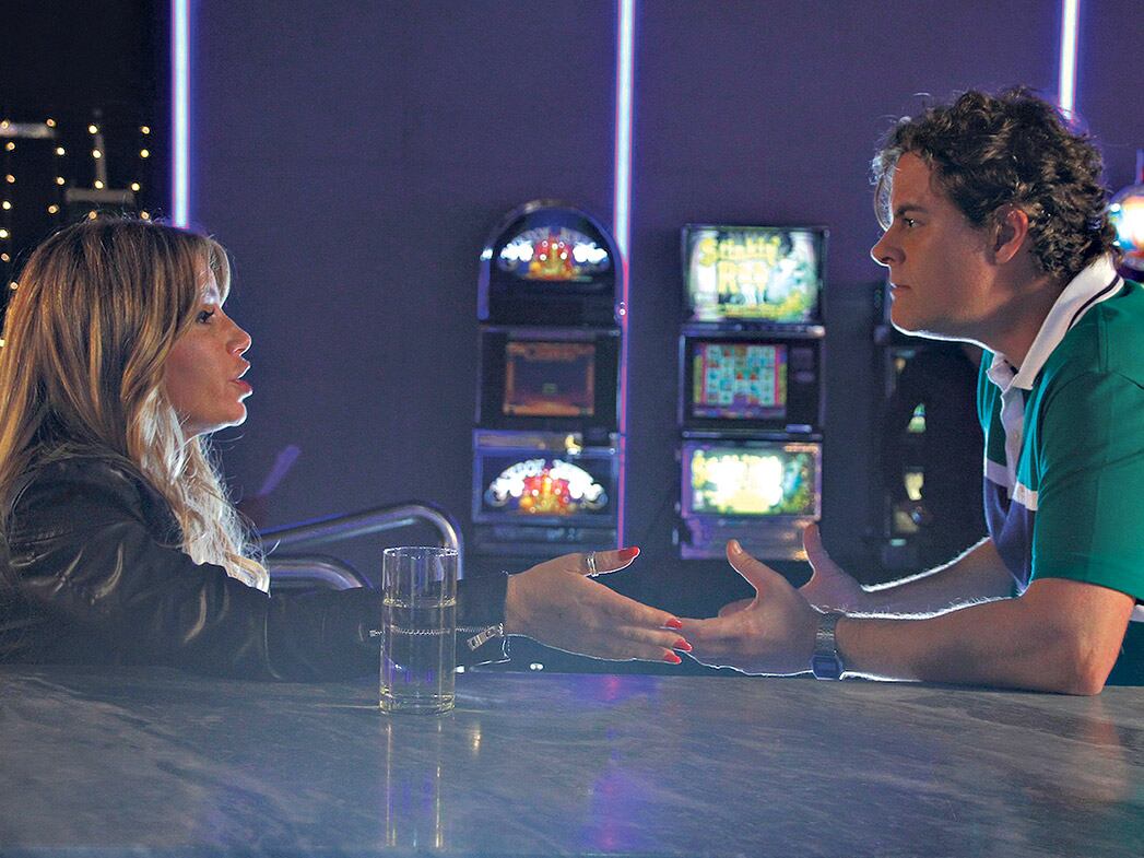 En la ficción, Peña es Natalia y Amigorena es Tomás. Son un matrimonio de años y con hijos a cuestas. La tira irá por El Trece.