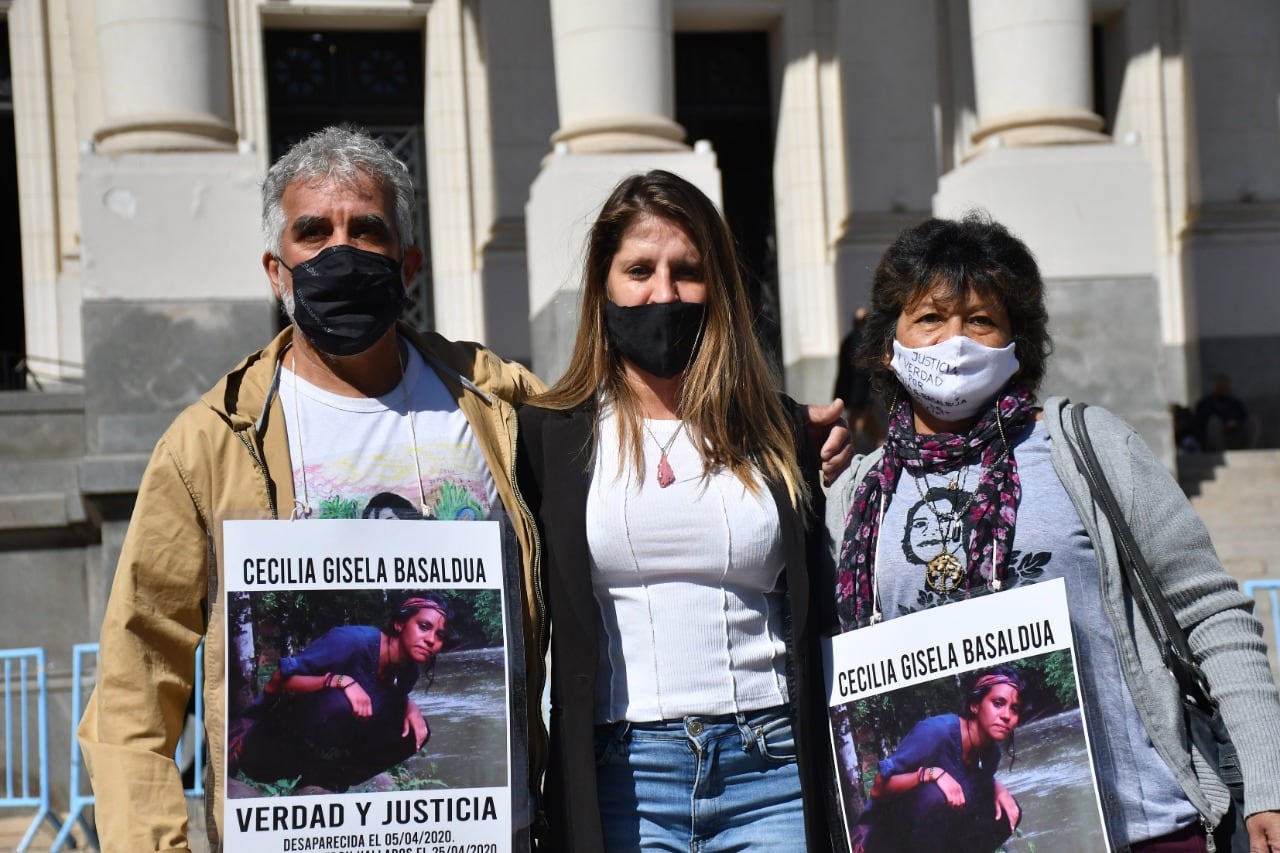Los familiares de Cecilia Basaldúa cuestionan la investigación de la fiscal Paula Kelm.