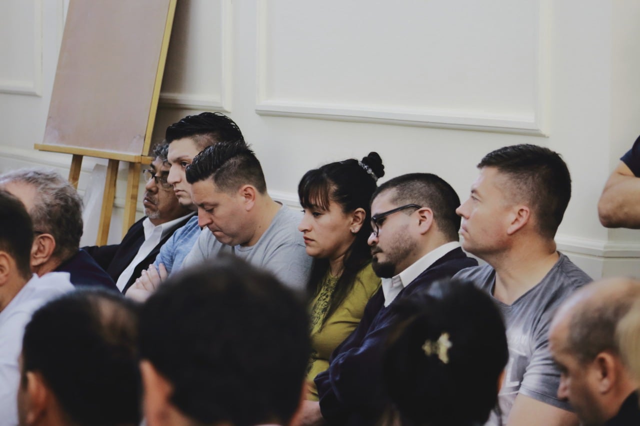 Los seis policías acusados por la masacre.