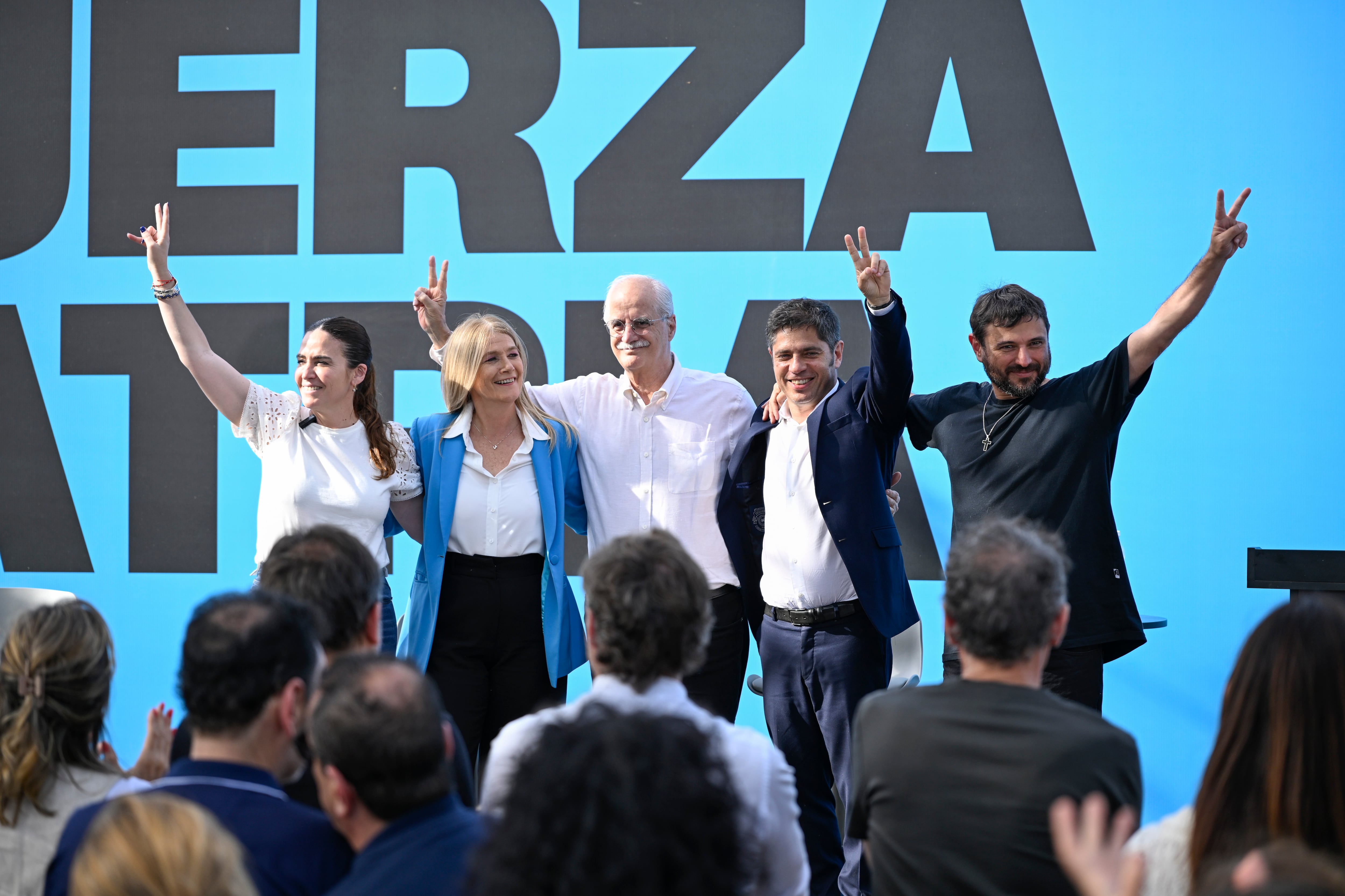 Kicillof y Magario con los candidatos de Fuerza Patria en San Martín. 