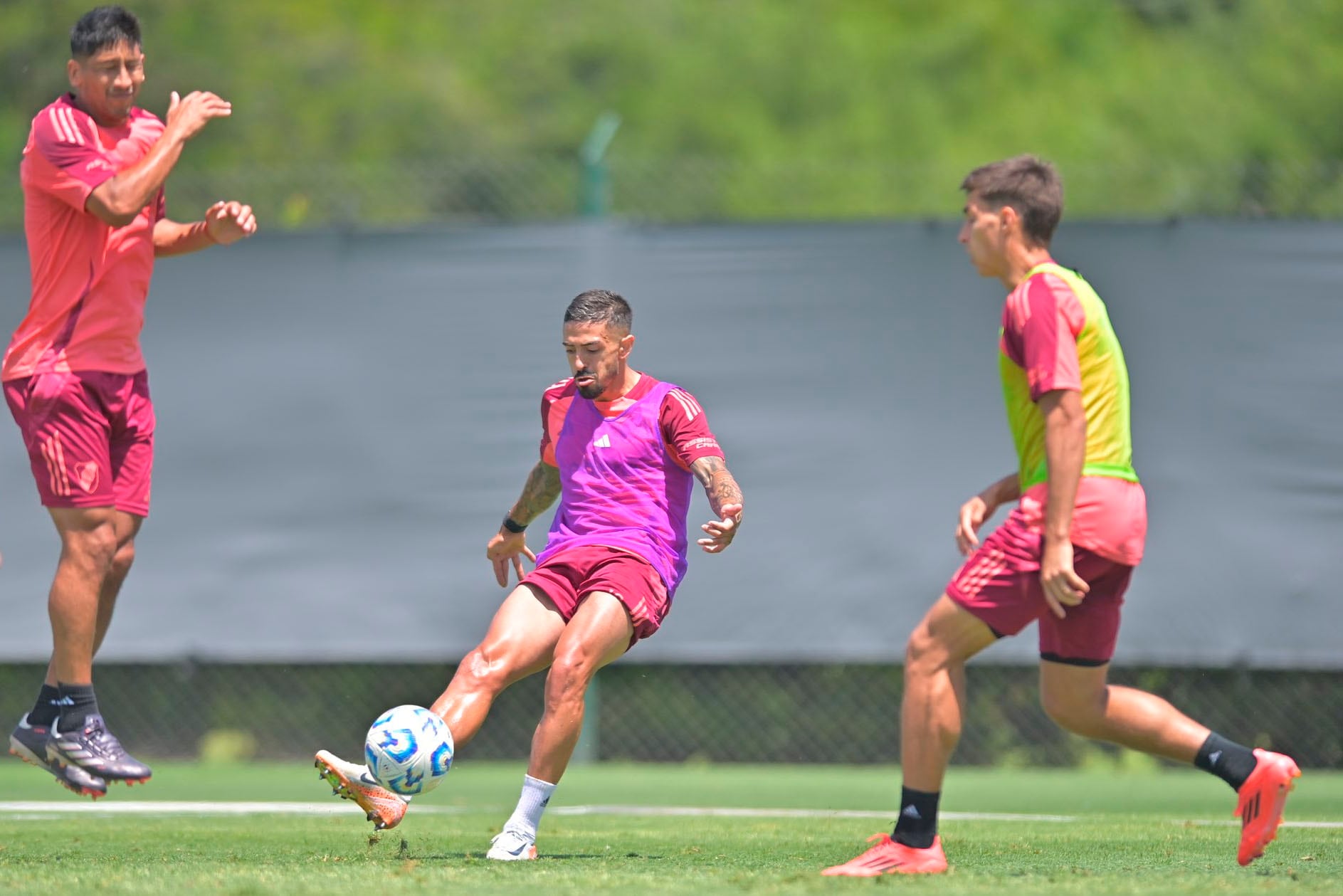 Lanzini remata y Aliendro se cubre en la práctica millonaria