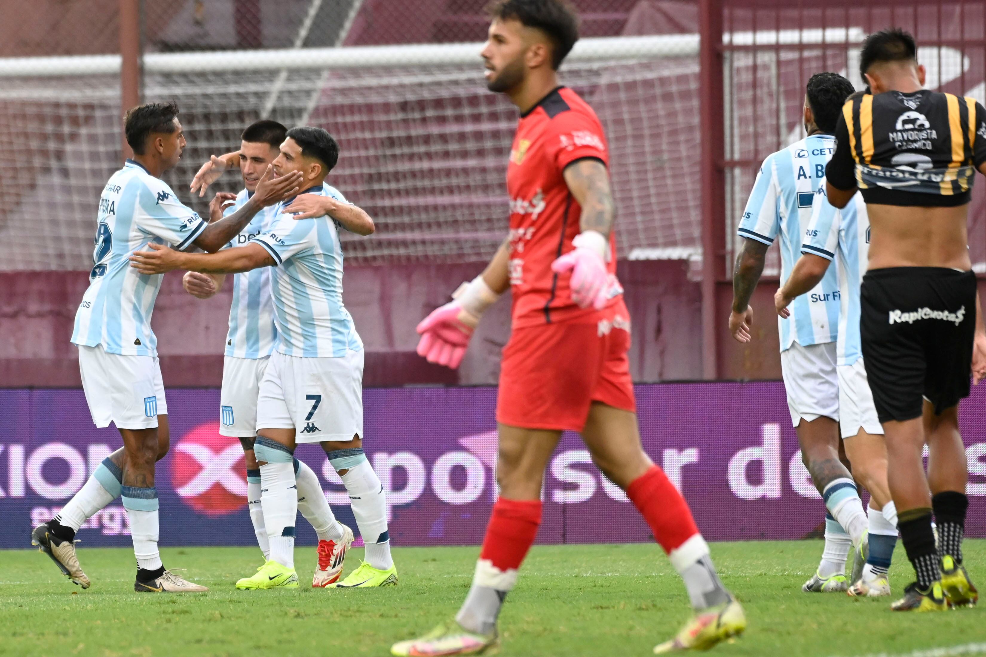 Salas ingresó y anotó el segundo de la Academia