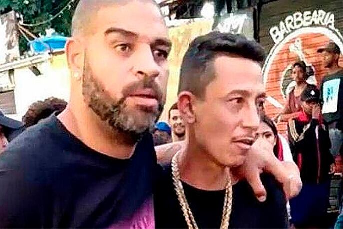 Adriano, tal como se lo ve en el video que se viralizó. 